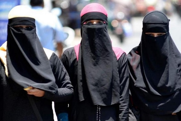 Durante todo esse tempo, a pessoa usava um niqab — véu tradicional que cobre o rosto — o que fez com que o noivo acreditasse se tratar de uma prática religiosa.