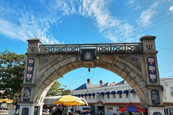 Patrimônio Mundial da UNESCO, Bridgetown é a capital e maior cidade de Barbados, situada na costa sudoeste da ilha.