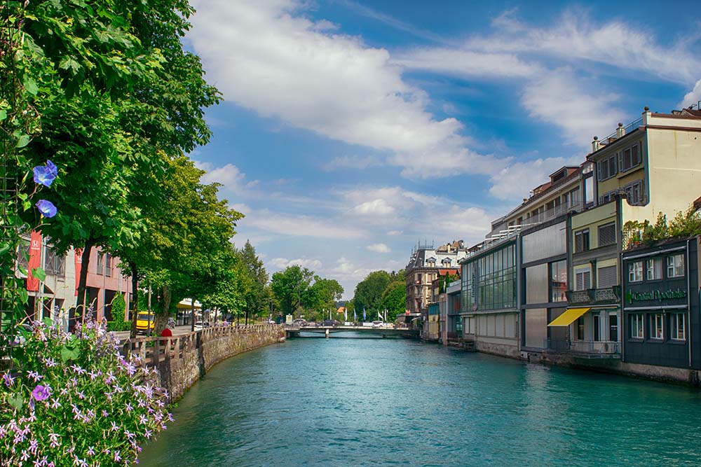 Zürich (Suíça) – Cercada pelos Alpes, Zürich tem muitas chuvas ao longo do ano. Isso favorece seus lagos e rios, mas tempestades podem ocorrer repentinamente.
