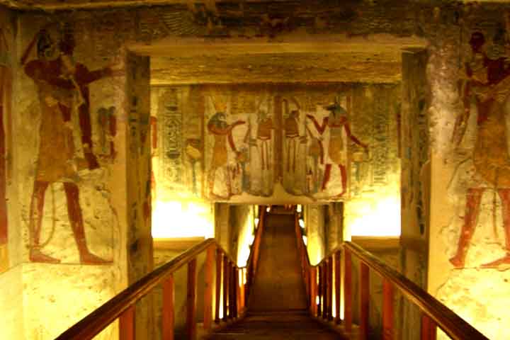 As tumbas dos soberanos da antiguidade estão situadas majoritariamente no Vale Oriental.
