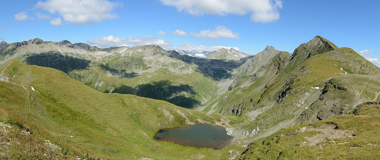 PARQUE NACIONAL DE HOHE TAUERN – ÁUSTRIA - Criado em 1981, é o maior parque da Áustria e abriga os Alpes orientais. Seus glaciares, cachoeiras e trilhas oferecem experiências para amantes da natureza.