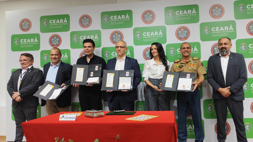 Selo será usado em cartas e o carimbo, nas postagens da agência central dos Correios em Fortaleza