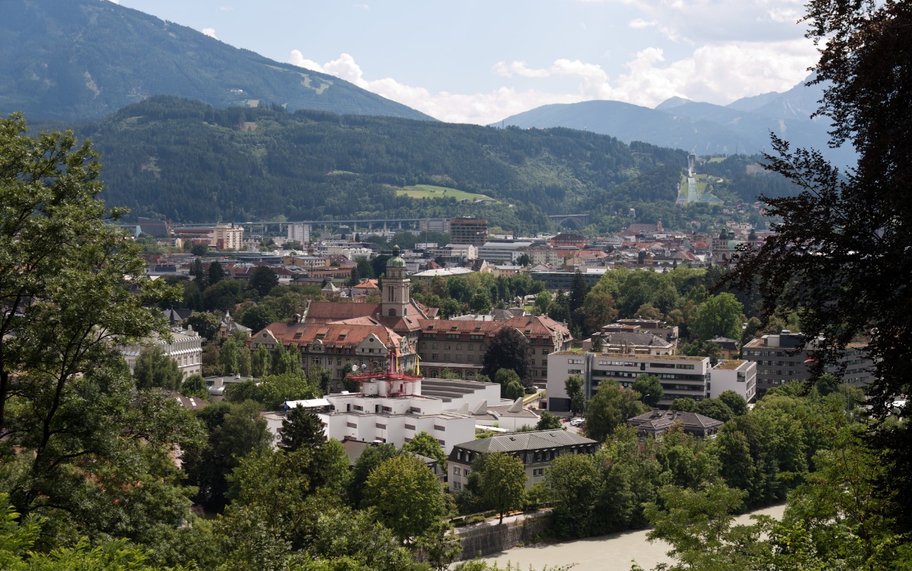 Innsbruck (Áustria) – Capital do Tirol, conhecida pelos esportes de inverno e pela beleza dos Alpes.
