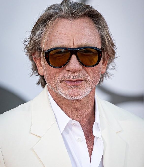 Com uma fortuna estimada em R$ 811 milhões, Craig revelou planos de doar seu patrimônio. Não quero deixar uma grande quantidade de dinheiro para a próxima geração, afirmou o astro, que é pai de dois filhos.