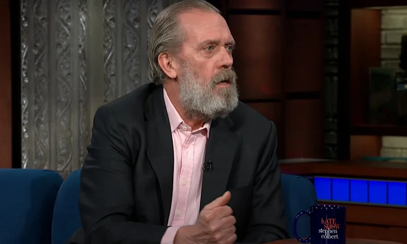 Hugh Laurie - O ator britânico, famoso por Dr House, foi criado em família presbiteriana, mas, quando adulto, declarou-se ateu. 