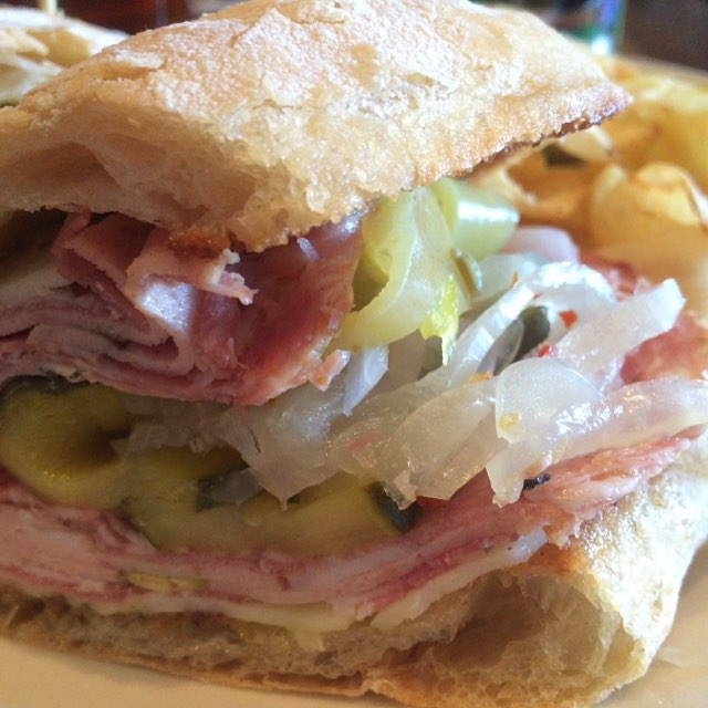 Veja nesta galeria dados sobre a sua origem, produção, composição. Curiosidades sobre esse embutido que é apreciado por muitos. 