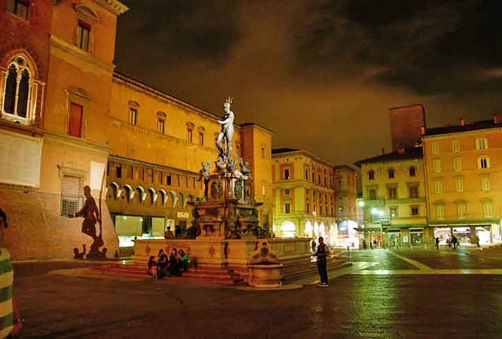 UNIVERSIDADE DE SIENA (Siena, Itália) – 1240 - Fundada para fortalecer a cultura jurídica e administrativa da cidade. Conhecida atualmente por suas faculdades de Direito e Medicina.
