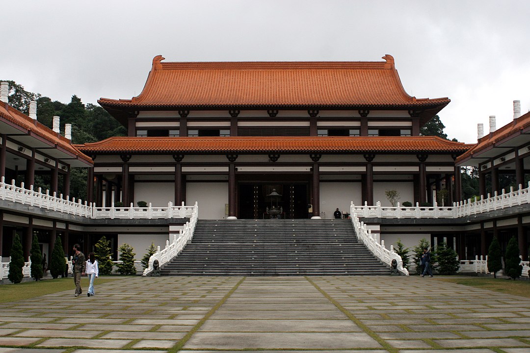 O Brasil abriga a maior colônia de japoneses e descendentes fora do Japão, mas essa comunidade nipônica , em sua maioria, é católica. O Censo mostrou que o país tem 245 mil budistas. Na foto, o Templo Budista da cidade de Cotia (SP). 