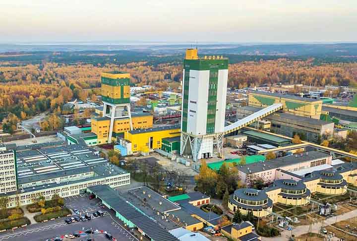 A produção anual de minério é de cerca de 13 milhões de toneladas, das quais 231.000 toneladas de cobre e 546 toneladas de prata são extraídas.