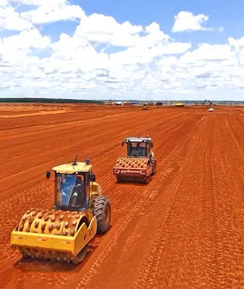Com essa nova planta, a Arauco consolida sua presença no Brasil e intensifica a competição com gigantes como a Suzano, cuja unidade em Ribas do Rio Pardo, também no Mato Grosso do Sul, tem capacidade para 2,55 milhões de toneladas por ano - a maior linha de produção do mundo.
