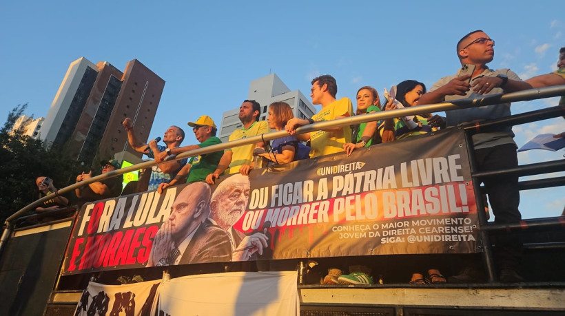 Manifestação a favor de Bolsonaro na Praça Portugal