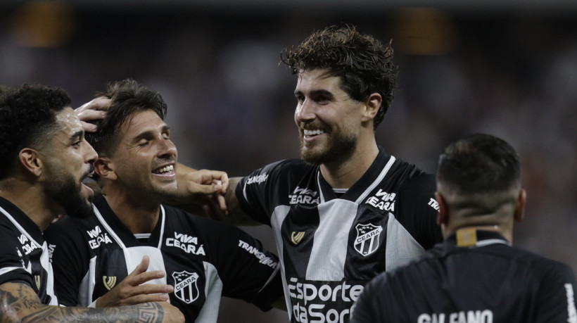 Pedro Raul, atacante do Ceará, comemora gol diante do Flamengo
