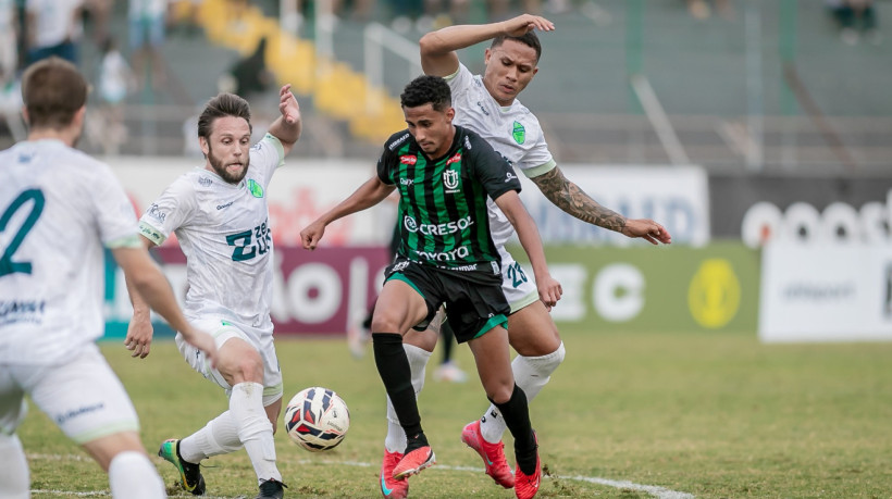 Pontos perdidos contra ABC e Maring&aacute; tiraram o clube do G8