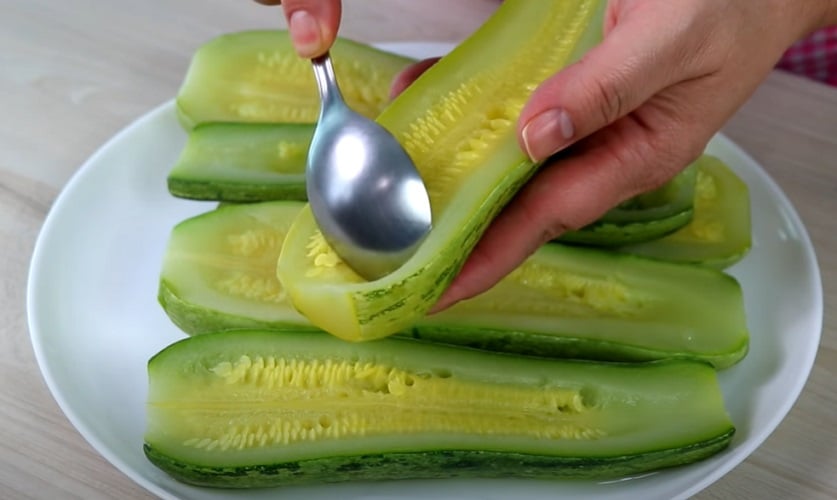 Abobrinha- 17 Kcal (100g) -Boa fonte de vitaminas C, A e do complexo B, além de minerais, como potássio e fósforo. Cozida no vapor ou grelhada com azeite, combina com frango ou carne. Também pode ser refogada com outros vegetais.  