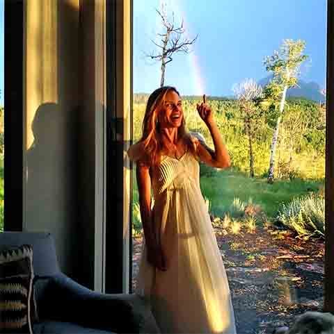 Durante o período escolar, Hilary chegou a vencer várias competições atléticas estaduais. Contudo, seu caminho profissional era realmente arte e interpretação. 