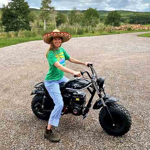 Após a separação de seus pais, Hilary e sua mãe mudaram-se para Los Angeles e tiveram de morar num carro até que ambas conseguissem dinheiro para alugar um apartamento. Ela, então, ingressou na South Pasadena High School e começou a atuar profissionalmente.