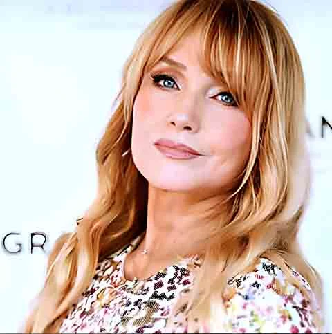 Ela ainda trabalhou em  séries como “O Estranho de Cincinnati”, da HBO. Em “Jessica Jones”, da Netflix, ela interpreta Dorothy Walker, mãe de Trish.
