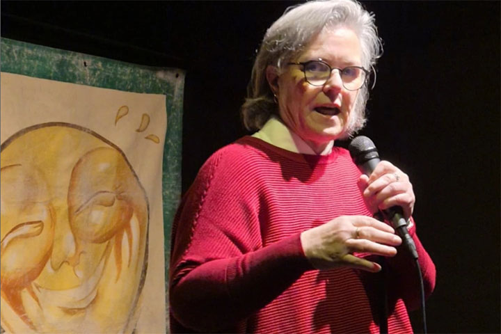 A crítica mais atual ocorreu quando ela lamentou as 120 mortes nas enchentes de 4 de julho no Texas. A artista culpou os cortes de orçamento feitos por Trump em órgãos ambientais e científicos responsáveis pela prevenção de desastres naturais.