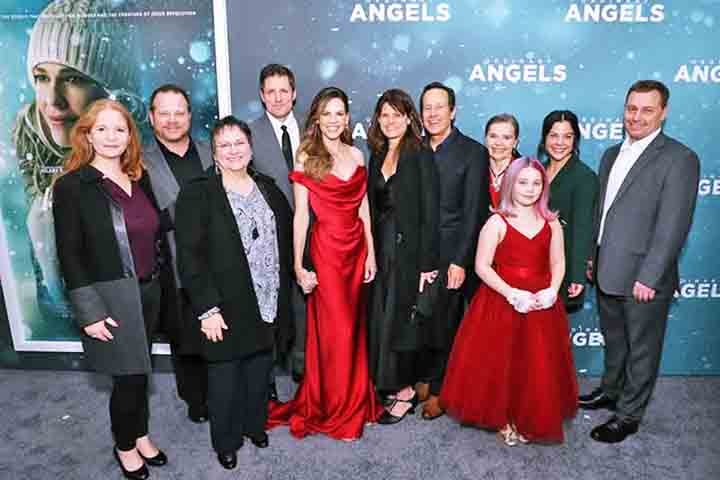 Ao longo da carreira, Swank também se aventurou na produção ao atuar e produzir filmes como Amélia, A Condenação e Tudo o que Tivemos. 