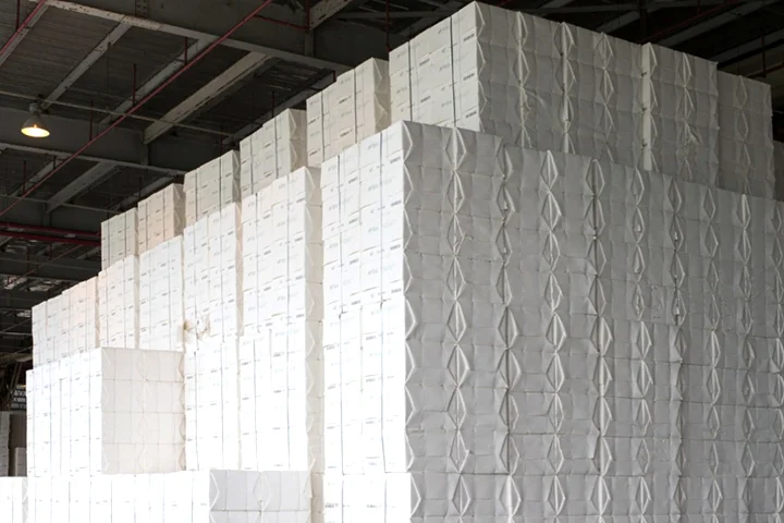 Ela também está presente em fibras têxteis, como o rayon e a viscose, na produção de bioenergia e até na formulação de remédios, alimentos industrializados, como espessante ou emulsificante, e bioplásticos.
