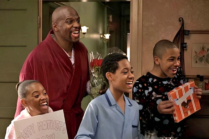 Também ficou mundialmente conhecido por interpretar Julius Rock na série Todo Mundo Odeia o Chris. A obra teve muito destaque, sobretudo no Brasil, quando Crews esbanjou talento para a comédia.