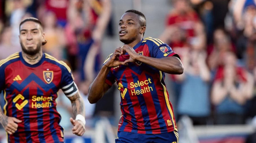 O atacante colombiano Andrés Gómez comemorando gol marcado pelo Real Salt Lake, dos EUA