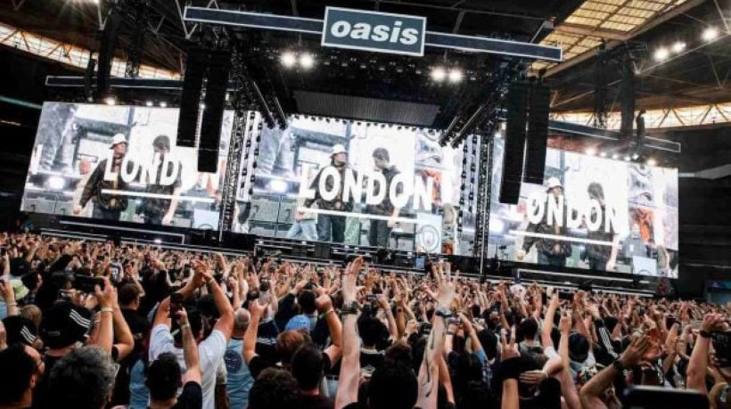 A fatalidade ocorreu durante o quarto dos sete shows previstos da banda no local, após um hiato de 16 anos, e está sendo investigada 