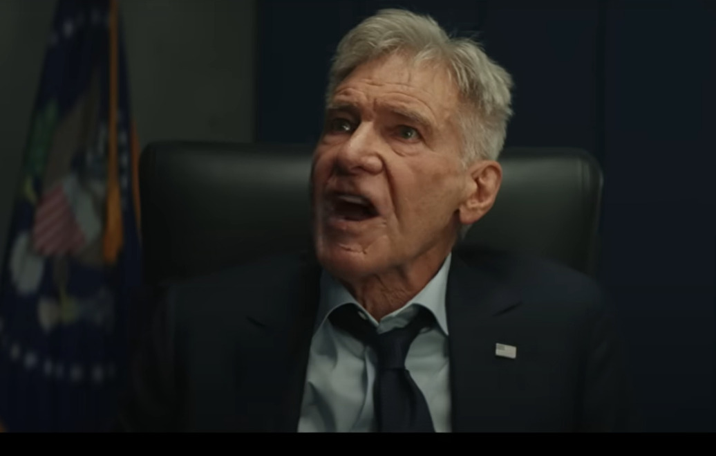 Thaddeus Thunderbolt Ross é um general do exército dos EUA obcecado em capturar o Hulk. Nos quadrinhos, ele passa a ser o Hulk Vermelho. 