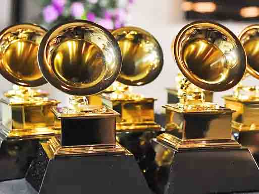 Marília Mendonça foi indicada ao Grammy Latino pela primeira vez em 2017, com o álbum Realidade. Venceu em 2019 com Todos os Cantos e voltou a ser indicada em 2021 pelo projeto Patroas e, em 2022 com o álbum Patroas 35%, parceria com a dupla Maiara & Maraisa.