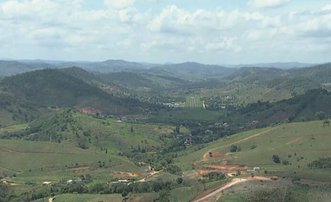O piloto Geraldo Medeiros, de 56 anos, era experiente e já tinha feito voos comerciais para grandes empresas, mas não pesquisou a rota para Caratinga.Os manuais previam que o piloto deveria fazer o levantamento da existência de possíveis obstáculos, concluíram os investigadores. 