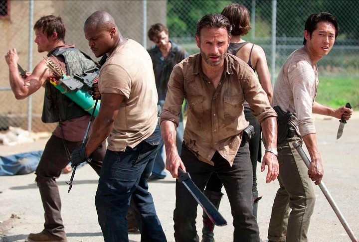 Grimes é um policial do departamento do xerife, que acorda de um coma no meio de um apocalipse zumbi causado por um patógeno desconhecido. O personagem lidera um grupo de familiares e amigos na luta pela sobrevivência.