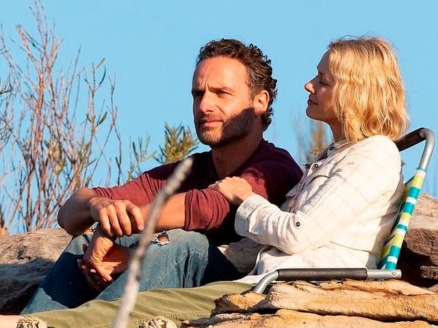 Um Milagre Inesperado conta a história de Cameron Bloom (Lincoln), um homem cuja vida muda drasticamente quando sua esposa Sam  (Naomi Watts) fica paralisada da cintura para baixo após um grave acidente durante as férias na Tailândia. Diante disso, a vida da família vira completamente de cabeça para baixo e Sam, Cameron e seus três filhos lutam para lidar com a nova realidade. 