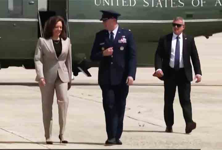 Dados reunidos pelo FiveThirtyEight indicavam que Kamala tinha aprovação de 37% dos americanos e 51% de desaprovação. Por outro lado, uma pesquisa da CNN apontou que ela teria mais chances que Joe Biden de derrotar Donald Trump na eleição presidencial. 