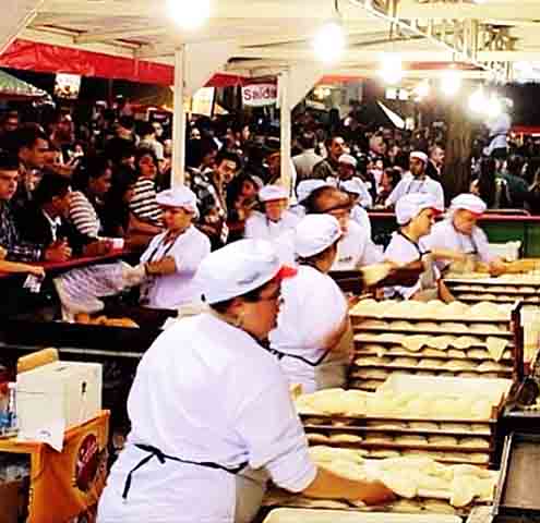A festa acontece todos os sábados e domingos de agosto, sempre a partir das 17h, nas ruas Treze de Maio, São Vicente e Dr. Luís Barreto, no Bixiga - distrito de Bela Vista - no centro paulistano. 
