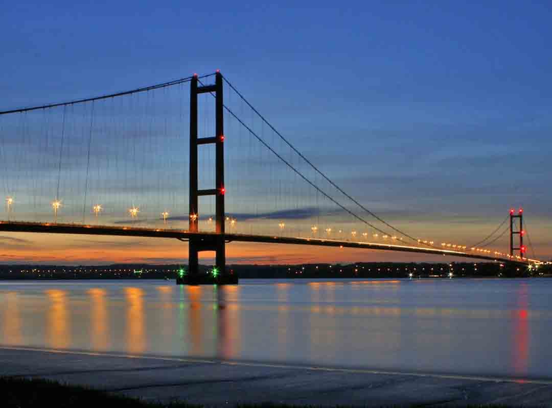 Humber, Reino Unido: Inaugurada em 1981, essa ponte conecta as regiões de East Riding of Yorkshire e North Lincolnshire. Ela chegou a ser considerada a ponte suspensa mais longa do mundo por 16 anos; atualmente ainda ocupa a 11ª posição no ranking global.