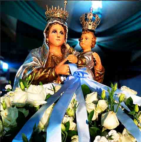 Ele é inspirado em uma imagem considerada milagrosa, “não desenhada por mãos humanas”. Achiropita vem do grego Acheiropoieta. 
