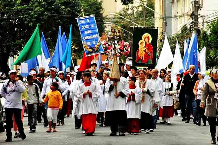 A festa em sua honra começou como uma celebração modesta entre os imigrantes e cresceu ao longo dos anos até se tornar uma das maiores festas religiosas e culturais da cidade de São Paulo.
