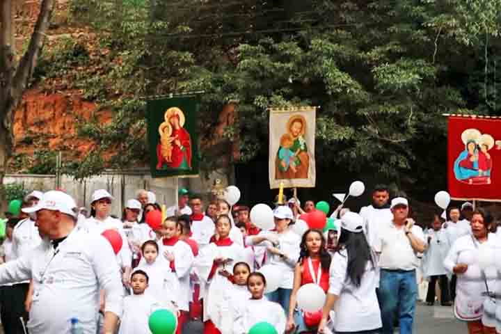 Essa aparição teria ocorrido em um contexto de perseguições ou ameaças por parte dos invasores árabes, e foi interpretada como um ato de proteção da Virgem sobre o povo.


