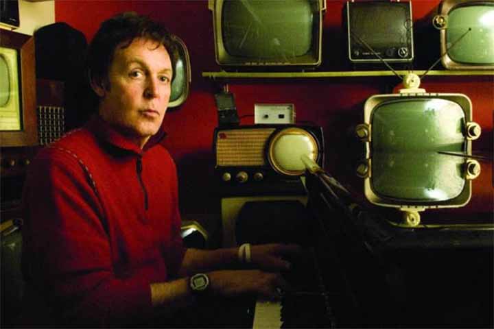 Paul McCartney lançou a música “How Many People” em 1989 como homenagem a Chico Mendes, assassinado no ano anterior. A faixa faz parte do álbum Flowers in the Dirt, que também conta com colaborações de Elvis Costello e David Gilmour.