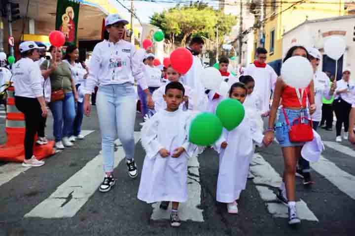 A arrecadação é convertida em projetos sociais voltados desde crianças até idosos, incluindo atendimento a pessoas em situação de rua e recuperação de dependentes químicos.
