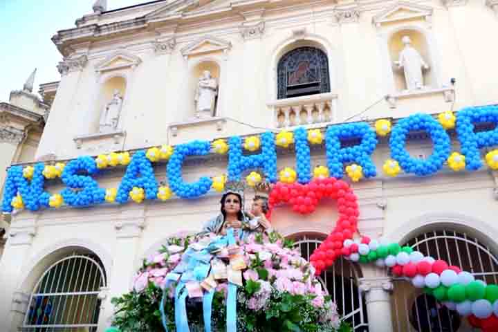 Além disso, a festa sustenta sete projetos sociais, incluindo creche, auxílio a moradores de rua, casa de acolhimento para dependentes químicos e centro de convivência para idosos e jovens.



