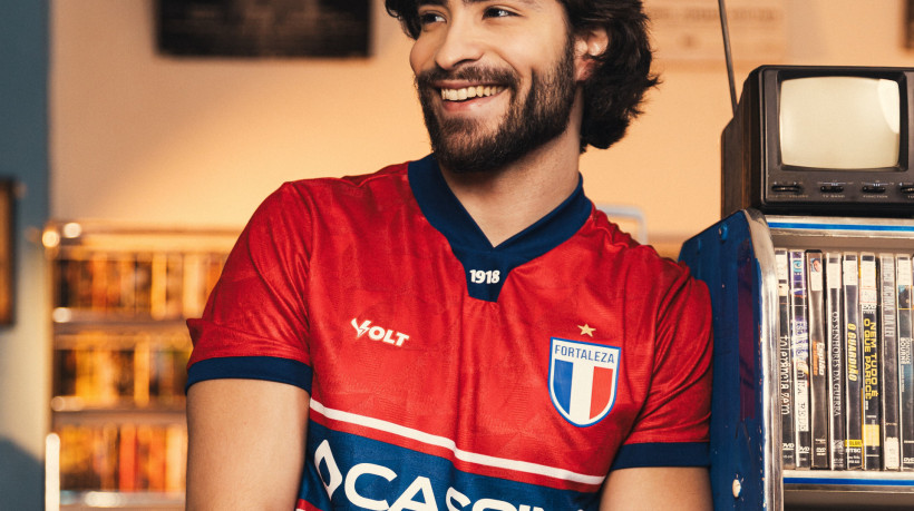 Novo uniforme do Fortaleza tem inspiração na estética dos anos 90