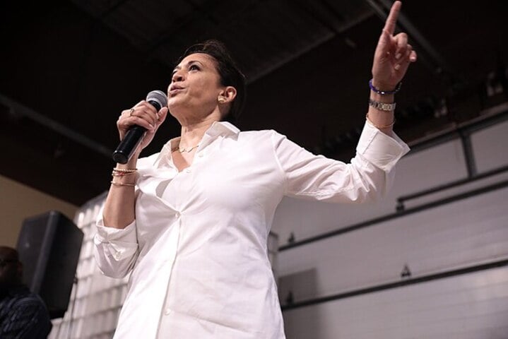 Em entrevista ao The Late Show with Stephen Colbert, Kamala Harris explicou sua decisão de não disputar o governo da Califórnia, apesar de despontar como favorita. 