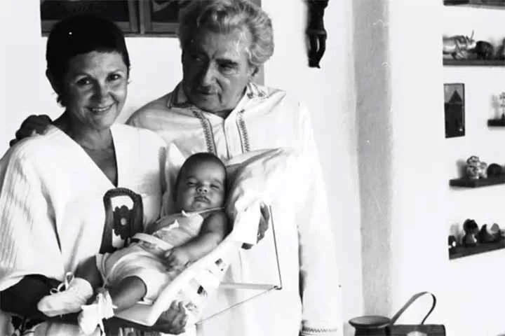 Dessa união, nasceram os filhos João Jorge a Paloma. O escritor também era pai de Lila, fruto do casamento de Jorge Amado com Matilde Garcia Rosa. 
