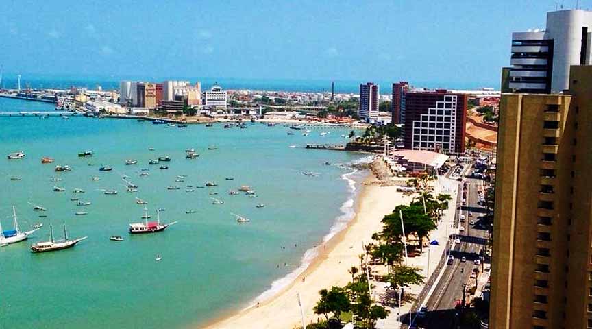 8º lugar: Fortaleza (CE) - Conhecida famosa por suas praias urbanas e rica cultura popular, com destaque para o humor, o artesanato e os festejos juninos. Teve origem no Forte Schoonenborch, levantado pelos holandeses. Tornou-se um relevante polo turístico, comercial e industrial, com infraestrutura moderna e atrações como o Centro Dragão do Mar de Arte e Cultura, o Teatro José de Alencar e o Castelão.