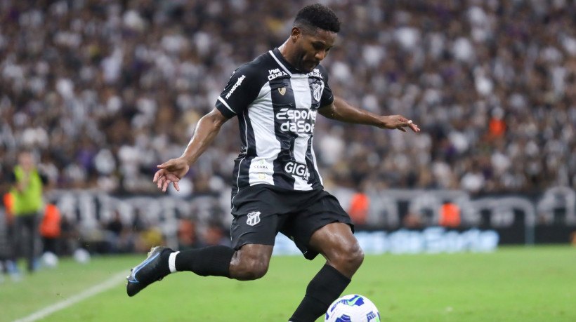 Lateral-direito Fabiano Souza no jogo Ceará x Atlético-MG, no Castelão, pelo Campeonato Brasileiro Série A 2025