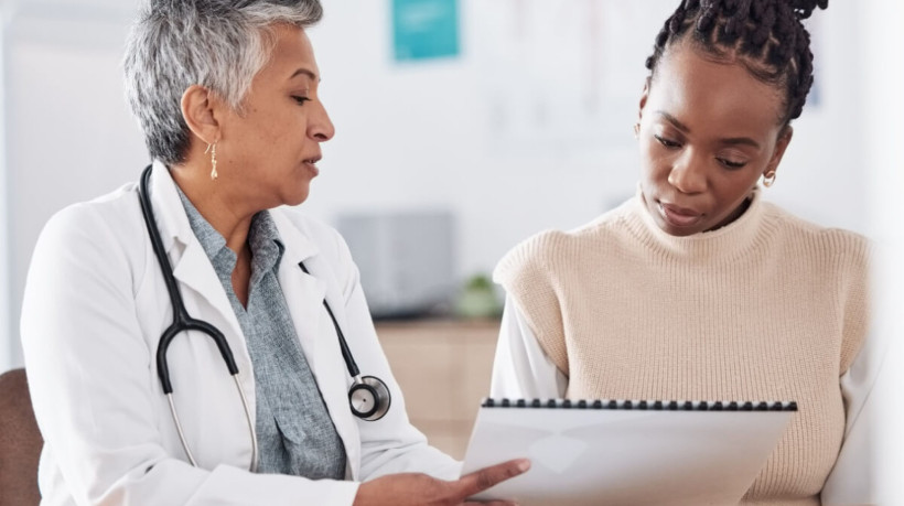 A medicina lida com variáveis complexas e nem todo procedimento que não sai como esperado pode ser considerado erro médico (Imagem: PeopleImages.com - Yuri A | Shutterstock)