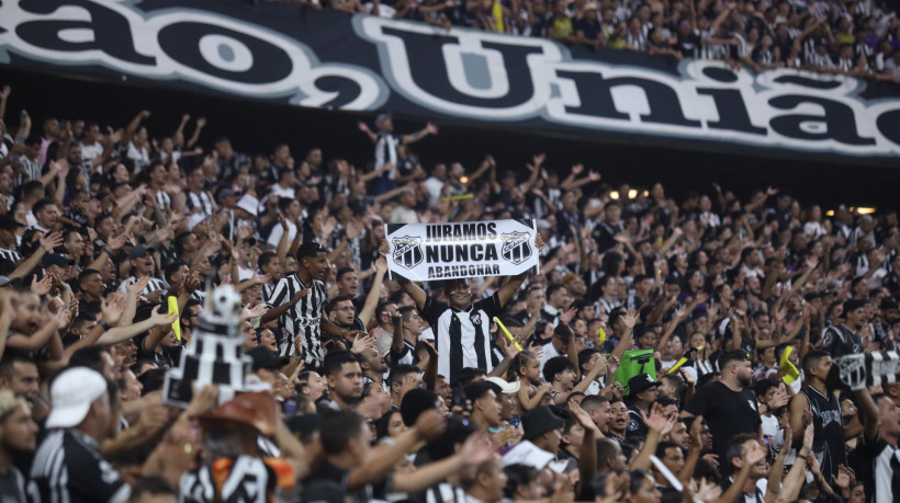 Torcida do Ceará no jogo Ceará x Atlético-MG, no Castelão, pelo Campeonato Brasileiro Série A 2025