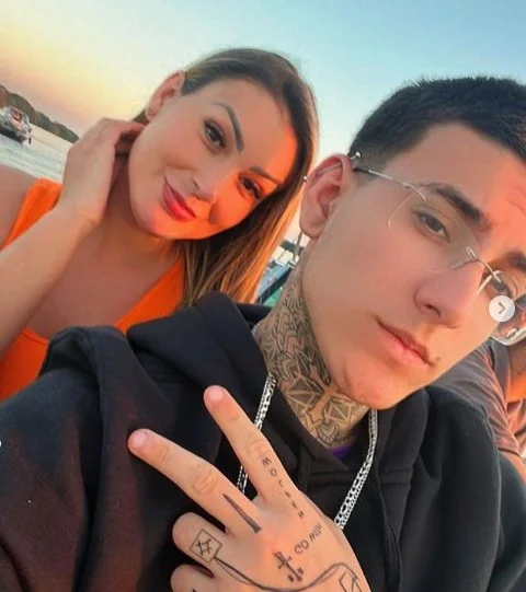 Em 2023, anunciou que voltaria a publicar conteúdo em plataformas de conteúdo adulto. Na época, causou polêmica ao revelar que seu próprio filho de 18 anos gravava suas cenas explícitas.