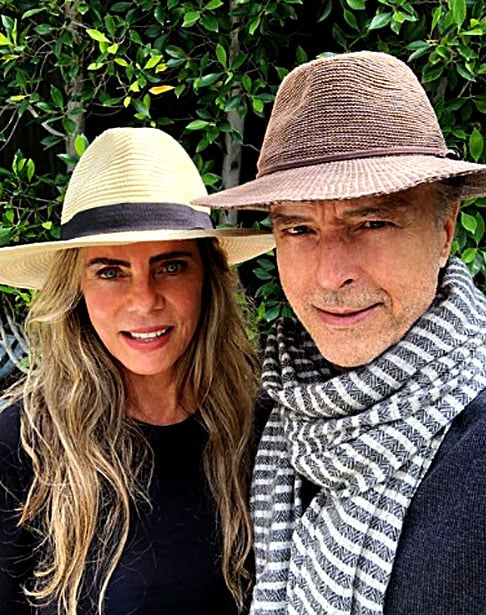 Bruna e Carlos Alberto Riccelli, que fez 79 anos em 3 de julho, vivem uma relação monogâmica, mas a atriz não descarta mudanças futuras: Nunca vivemos outros acordos [além da monogamia], mas também nunca dissemos que não estamos abertos. 